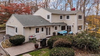 70 Avery Rd, Woodbury, NY 11797