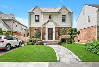 33-50 210th St, Flushing, NY 11361