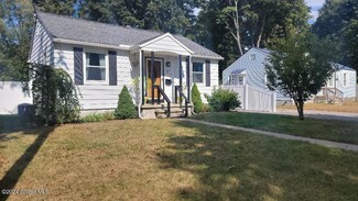17 Mac Arthur Dr, Glens Falls, NY 12801