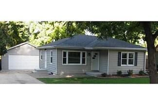 804 65th St, Windsor Heights, IA 50324