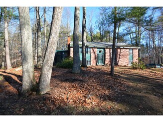 4 Fogg Dr, Durham, NH 03824