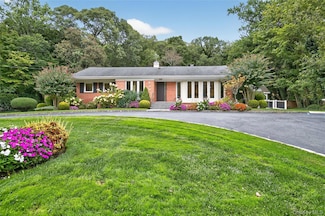 634 Park Ave, Huntington, NY 11743