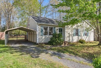 17 Carson Cir, Stuarts Draft, VA 24477