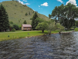 16 Deer Rd, Jelm, WY 82063