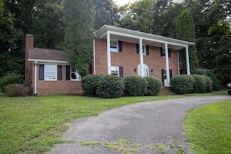1015 Hardy Rd, Vinton, VA 24179