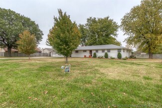 1201 N 4th St, Broken Arrow, OK 74012