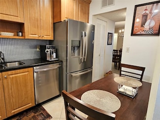 4000 NW 44th Ave Unit 208, Lauderdale Lakes, FL 33319