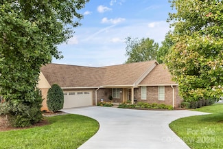 107 Crosscreek Dr, Morganton, NC 28655