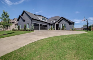 7301 Lake Point Cir, Benton, AR 72019