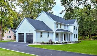 2 1st St, Tyngsborough, MA 01879