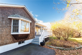 288 Mill Ln, Portsmouth, RI 02871