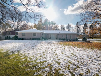 8248 Stoneham Dr, Ypsilanti, MI 48197