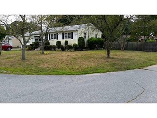 23 Regent Rd, Warwick, RI 02886