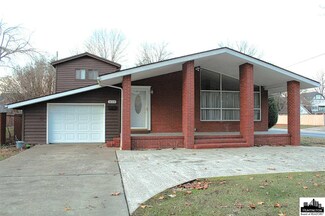 458 13th Ave, Huntington, WV 25701