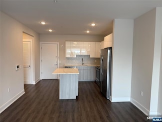 470 Main St Unit 612, Fort Lee, NJ 07024
