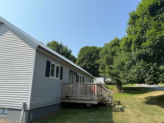 35 Maple St, Baileyville, ME 04694