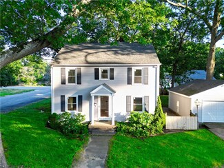 52 Warwick Lake Ave, Warwick, RI 02889