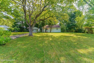 2 Charming Ln, Albany, NY 12211