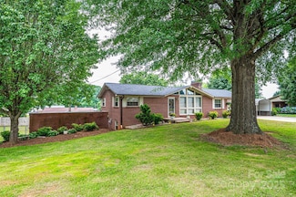 2836 20th Street Ln NE, Hickory, NC 28601