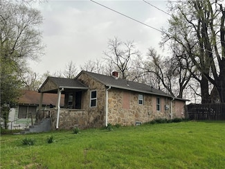 6941 Spruce Ave, Kansas City, MO 64132