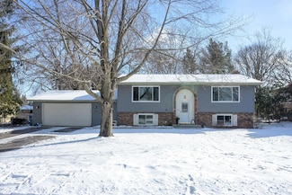 4740 Victoria St N, Saint Paul, MN 55126