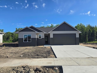 1220 SE 8th St, Newton, KS 67114