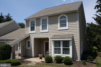 282 Crescent Dr, Hershey, PA 17033