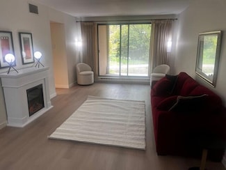 425 W Willow Ct Unit 141, Fox Point, WI 53217