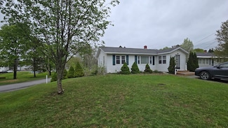 2 Fairview Ave, Houlton, ME 04730