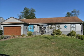 688 Ridgewood Dr, Coshocton, OH 43812