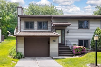 625 Montroyale Dr, Erie, PA 16504