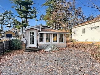 10 9th St, Kingston, NH 03848