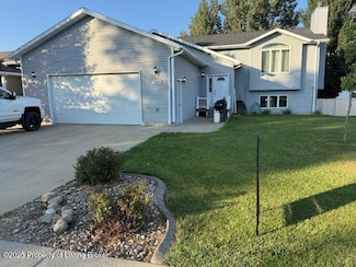 1161 6th St E, Dickinson, ND 58601