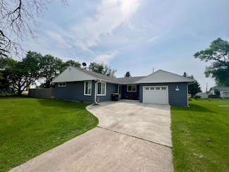 310 6th St W, Hector, MN 55342