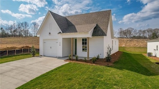 228 Summer St, Opelika, AL 36801
