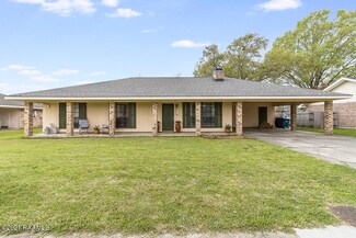 211 Darlene Dr, Lafayette, LA 70508