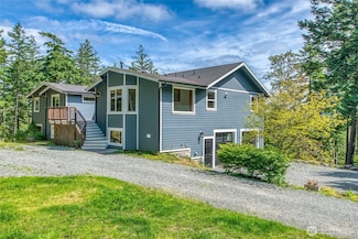 16 Village View Rd, Eastsound, WA 98245