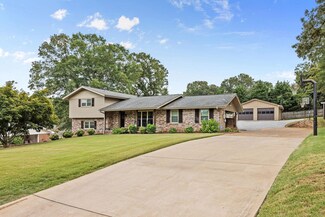 408 Rivermont Dr, Sheffield, AL 35660