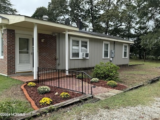 136 S Oak Forest Rd, Goldsboro, NC 27534