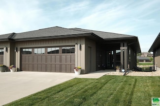 1351 13th Ave SE, Sioux Center, IA 51250