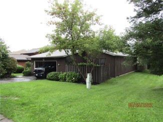 11 Katsura Ct, Penfield, NY 14526