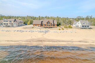 1251 W Lakeshore Dr, Manistique, MI 49854