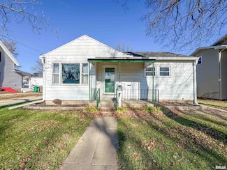 139 E Court St, Farmington, IL 61531
