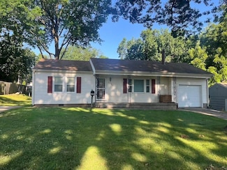 7530 Pawnee St, Prairie Village, KS 66208