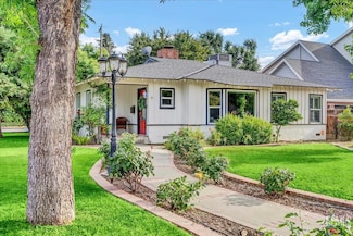 1301 W Beverly Dr, Visalia, CA 93277
