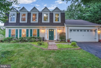 8 Moss Rd, Sterling, VA 20165