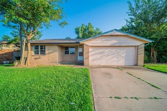 912 SE 12th St, Moore, OK 73160
