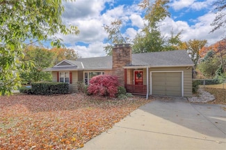 211 NW Briarcliff Rd, Kansas City, MO 64116