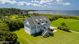 255 Oak Rd, Beaufort, NC 28516