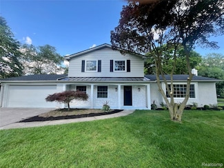 5547 Kingsmill Dr, Bloomfield Hills, MI 48301